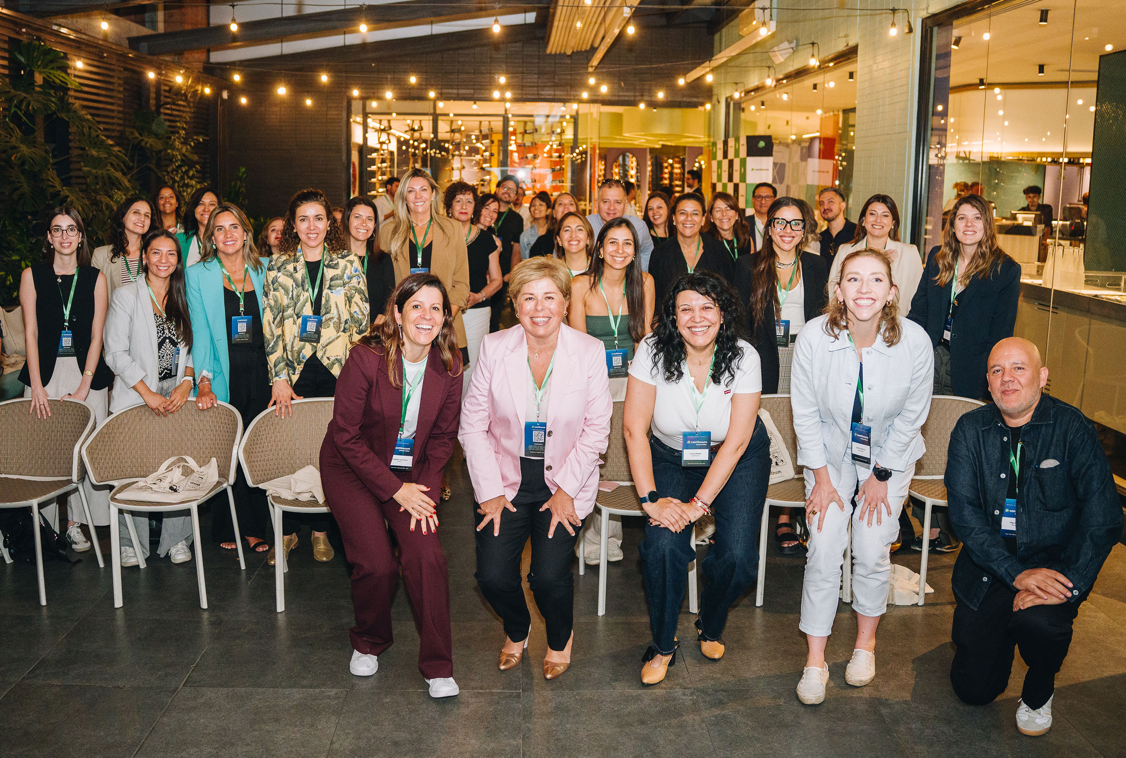 Foto grupal con asistentes Mujeres en Tecnología 2026 