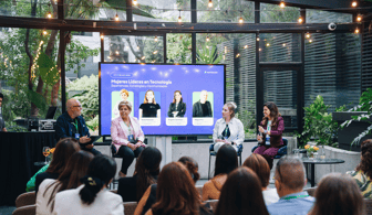 Mujeres líderes en Tecnología: cómo están impactando sus entornos desde adentro.
