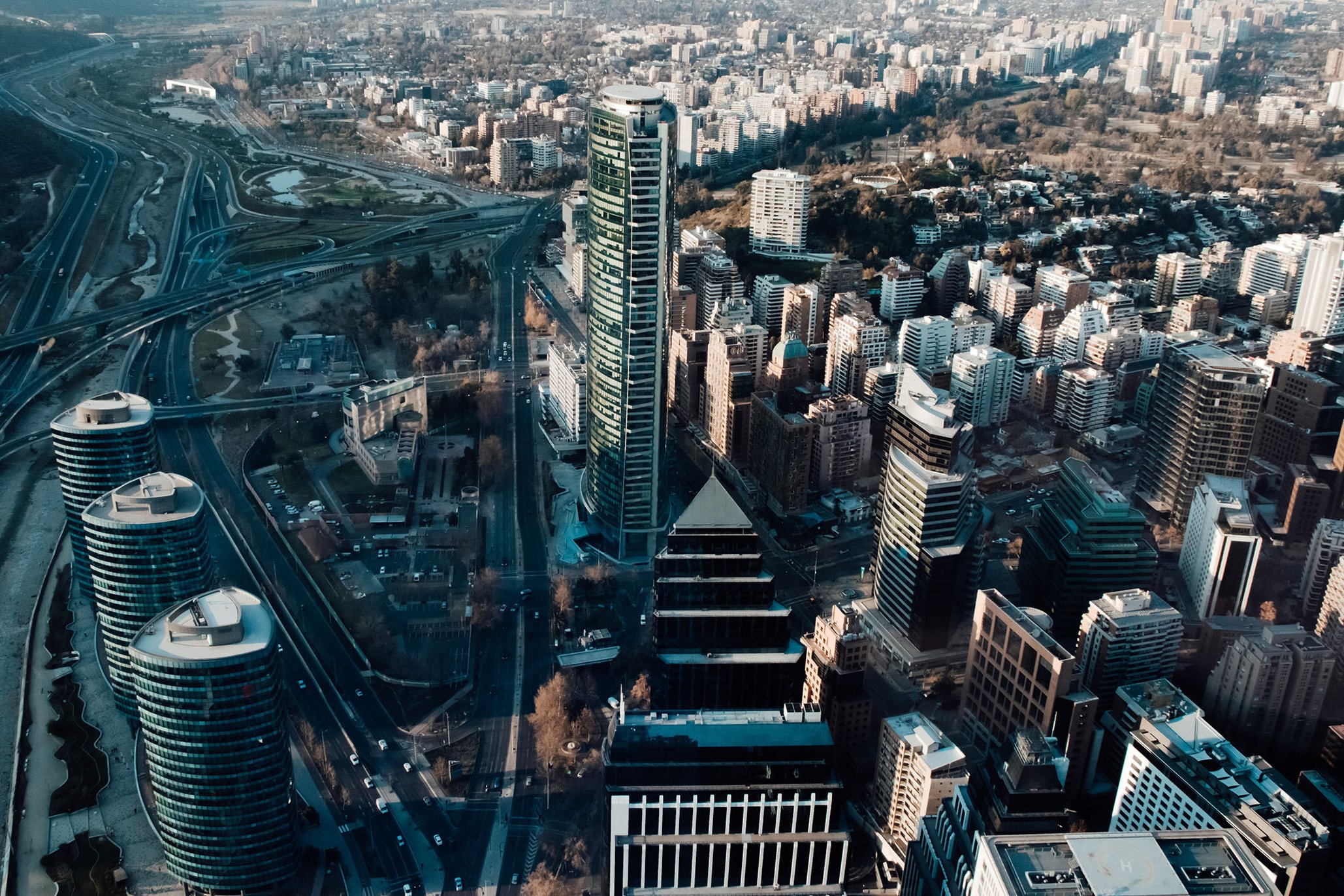 Vista áerea de Santiago de Chile desde las alturas del edificio Costanera Center. 